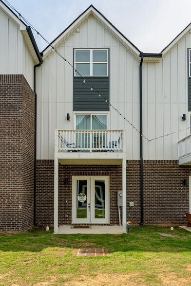 Building Photo - 5714 Sofias Cir