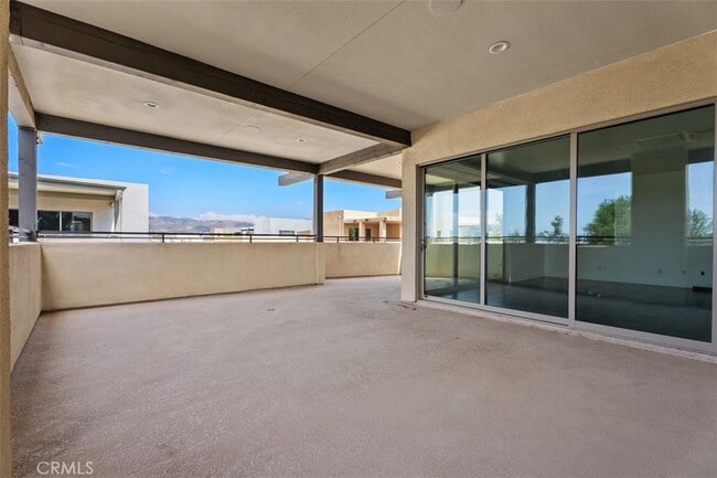 Building Photo - 123 Interval