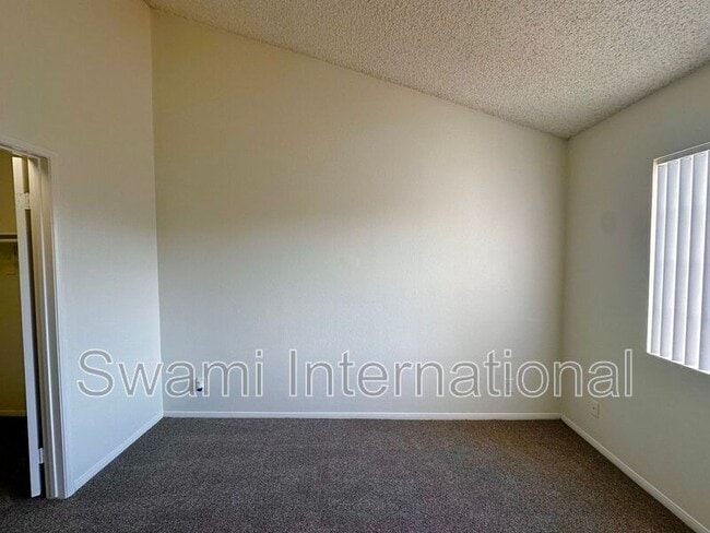 Building Photo - 14620 Berendo Ave