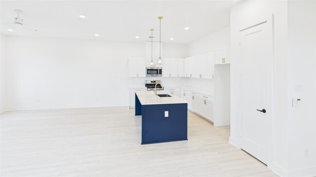 Building Photo - 9606 Valeca Dr