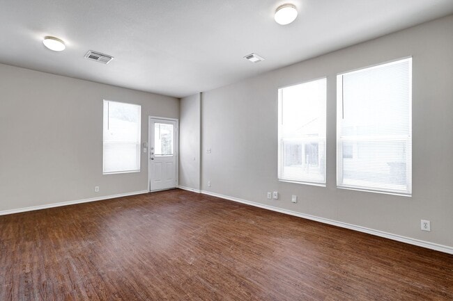 Building Photo - Recently updated 3 bedroom townhome