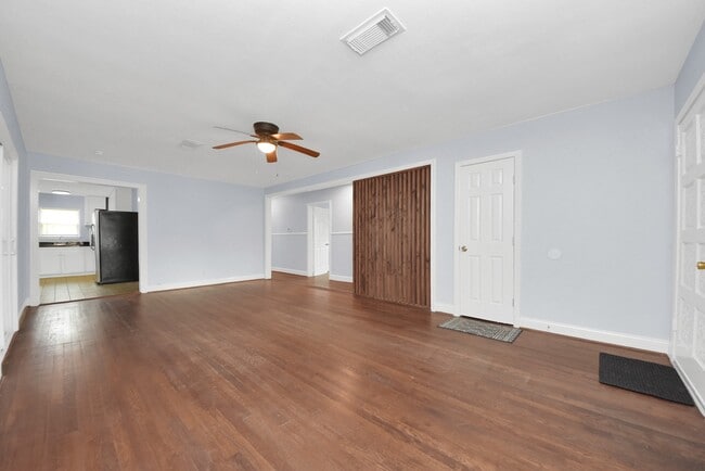 Building Photo - 6214 Diamond Ct