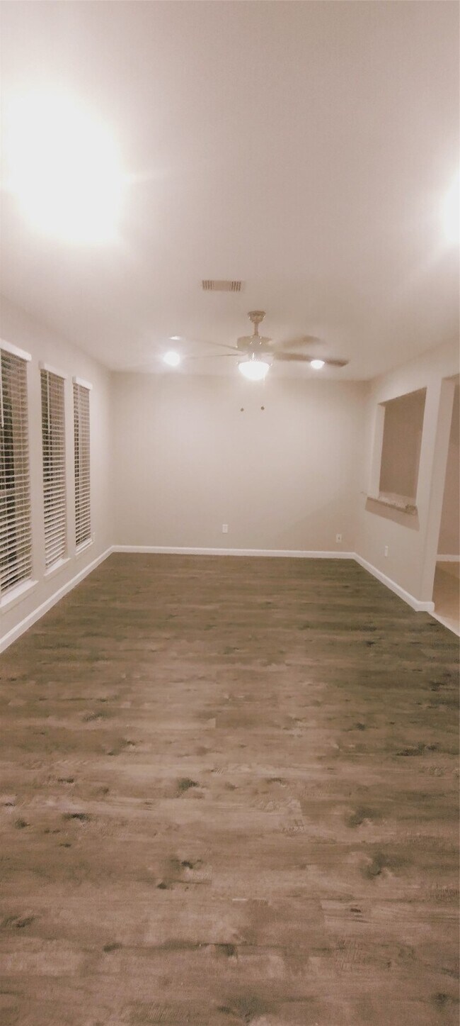 Building Photo - 6207 Woodvale Dr