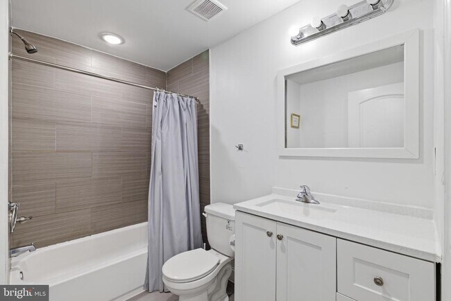 Building Photo - 925 N Broad St