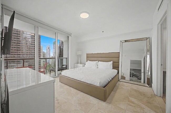 Building Photo - 485 Brickell Ave