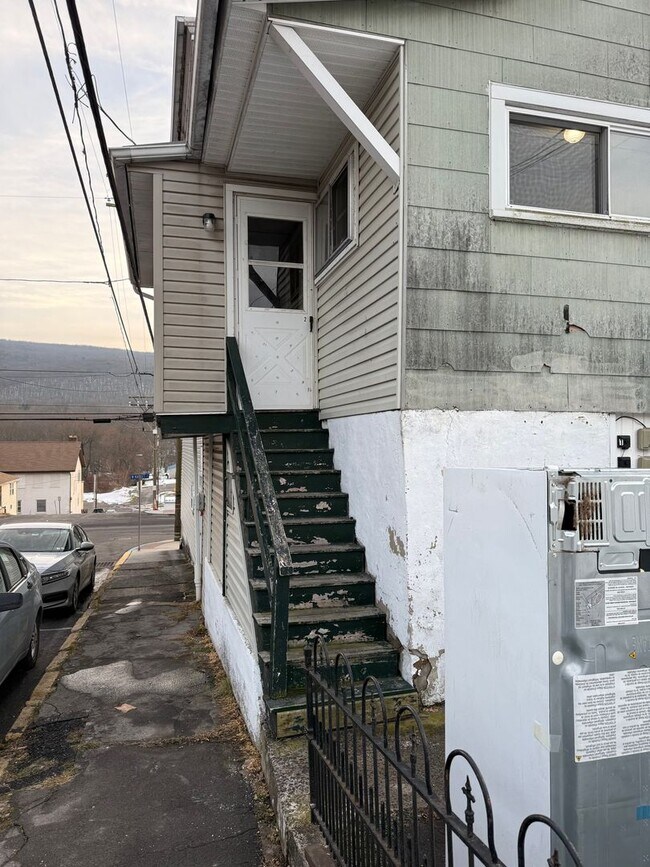 Building Photo - 201 W Market St