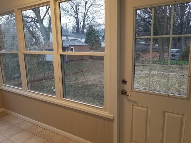 Building Photo - Gorgeous, Fully Upgraded/Renovated from to...