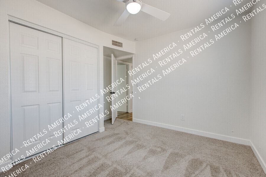 Building Photo - 819 W Ross Ave