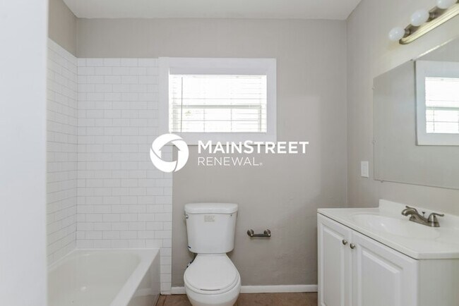 Building Photo - 3 Bedroom Pet-Friendly Home in Sarasota, FL with Main Street Renewal