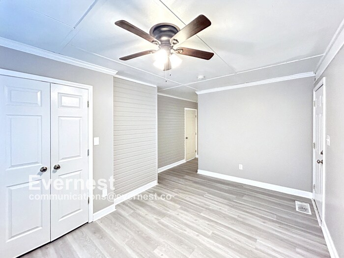 Building Photo - 8937 Tweeddale Dr