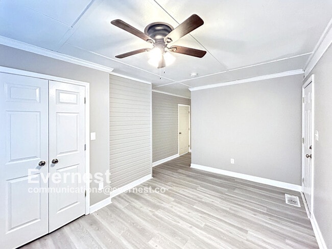 Building Photo - 8937 Tweeddale Dr