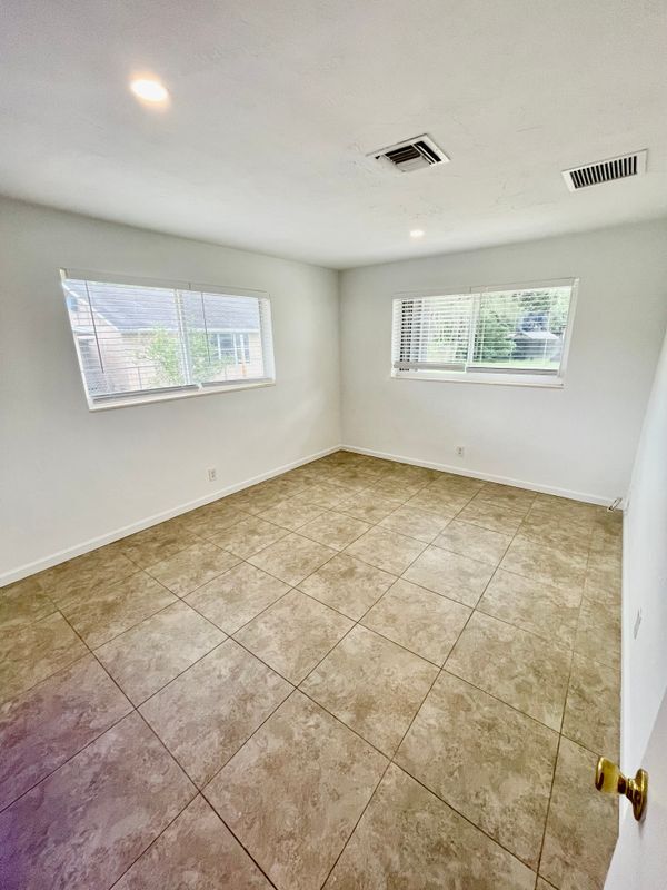 Building Photo - 4430 W Broward Blvd