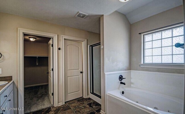 Building Photo - 121 Millhouse Drive