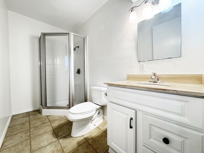 Building Photo - Available Now!!  2 BD/2.5 BA Pet Friendly Kaneohe Townhouse!