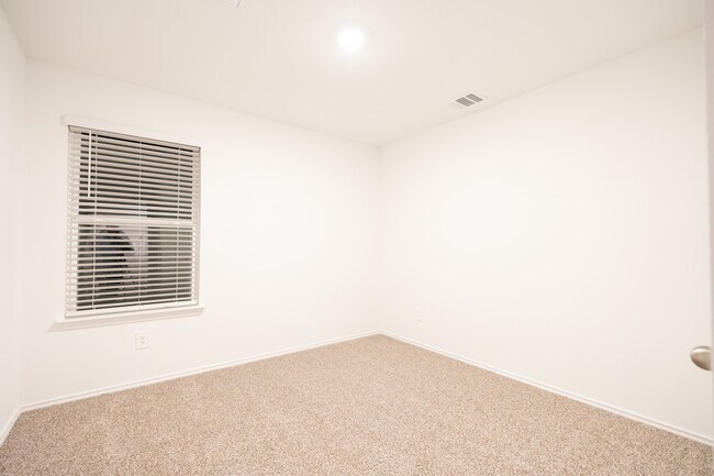 Building Photo - 14914 Timber Pnes Dr