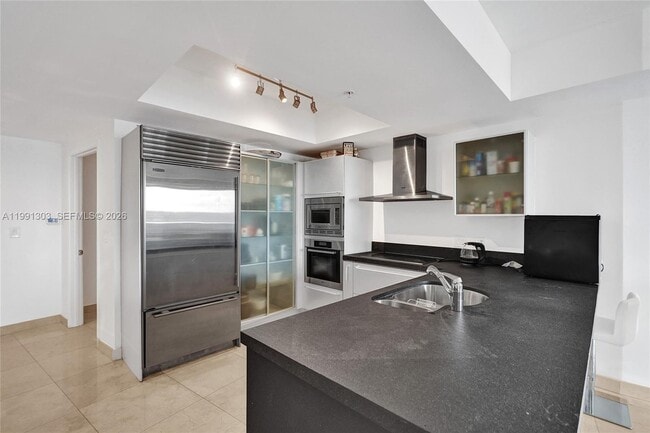 Building Photo - 18201 Collins Ave