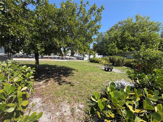 Building Photo - 311 SW 11th Ct