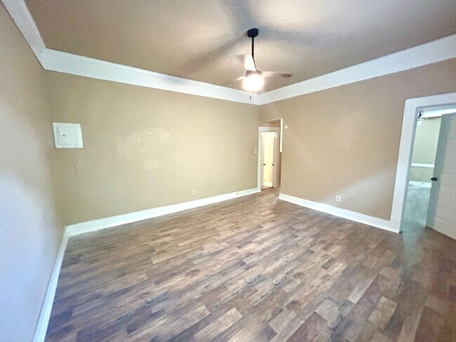 Building Photo - Downstairs 1BD/1BA Near San Antonio College – Easy Access, Central Location!