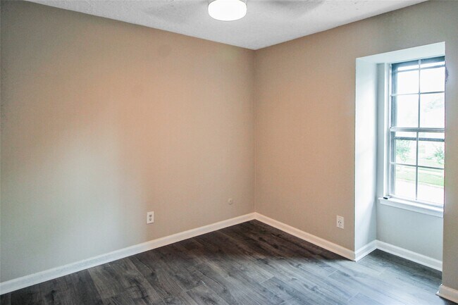 Building Photo - 15102 Torry Pines Rd