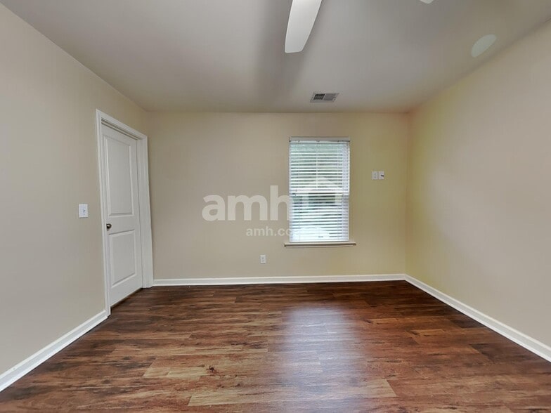 Building Photo - 498 Stonebridge Cir