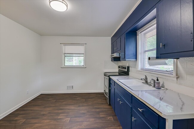 Building Photo - 1114 Terrace Cir