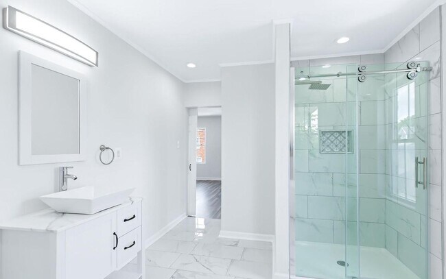 Building Photo - Coming Soon! 3 bedrooms 2.5 bath Home located in Lancaster Pa