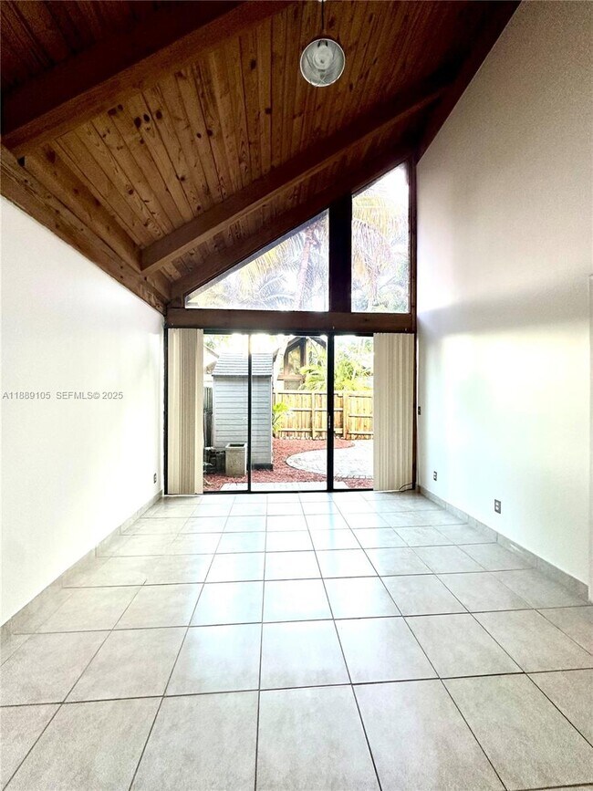 Building Photo - 497 N University Dr