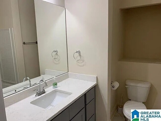 Building Photo - Charming 3BR House in Birmingham