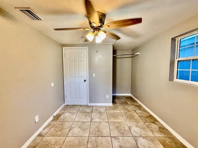 Building Photo - 2406 S 69th St