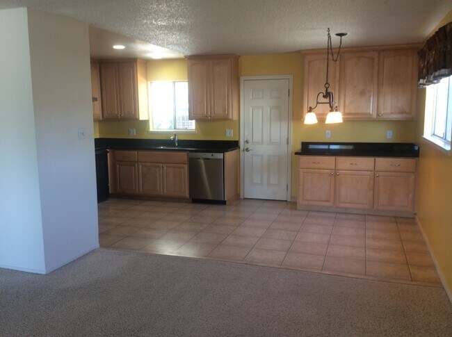 Building Photo - Charming & Cozy 3 Bedroom Home in Livermor...