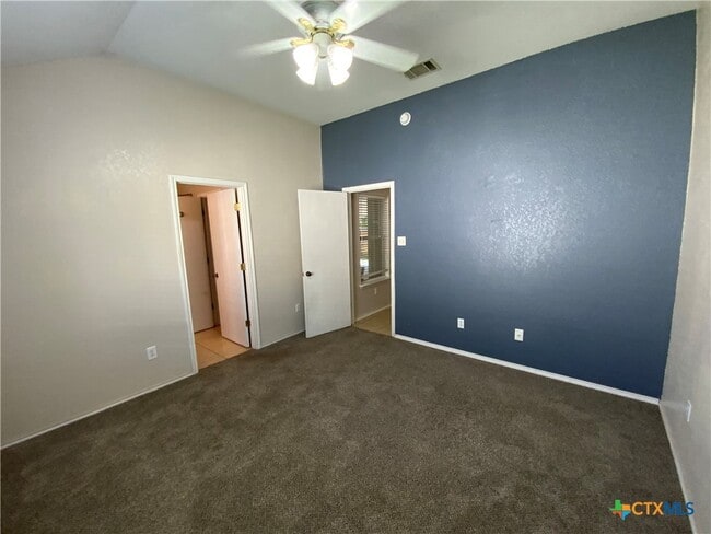 Building Photo - 1719 Bent Oak Dr