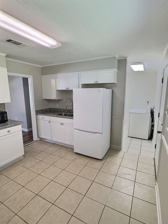 Building Photo - 3-Bedroom Home in Ocean Springs – Prime Lo...