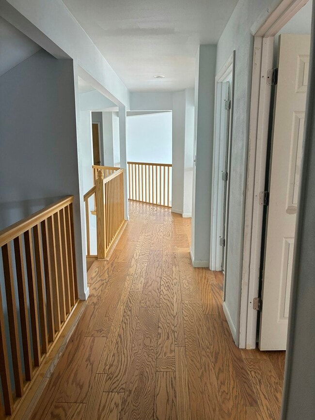 Building Photo - 2092 Colonial Dr