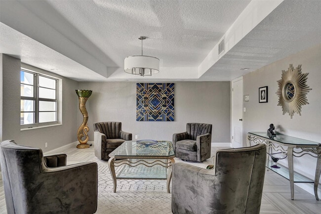 Building Photo - 3051 NE 48th St