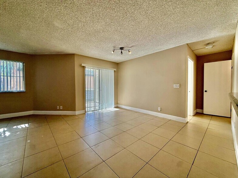 Building Photo - 9901 Westview Dr