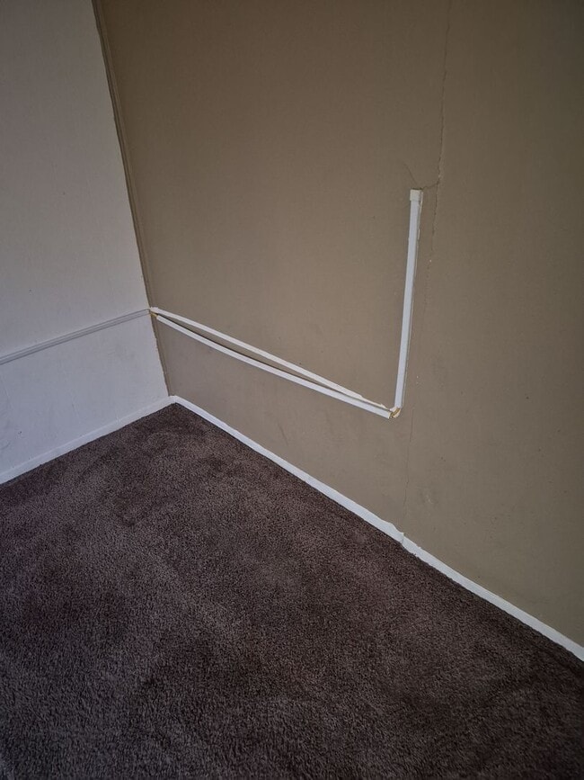 Building Photo - 924 Fountain St NE