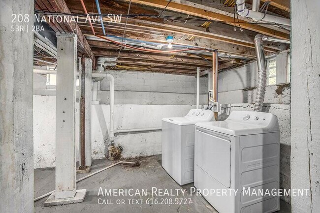 Building Photo - 208 National Ave SW