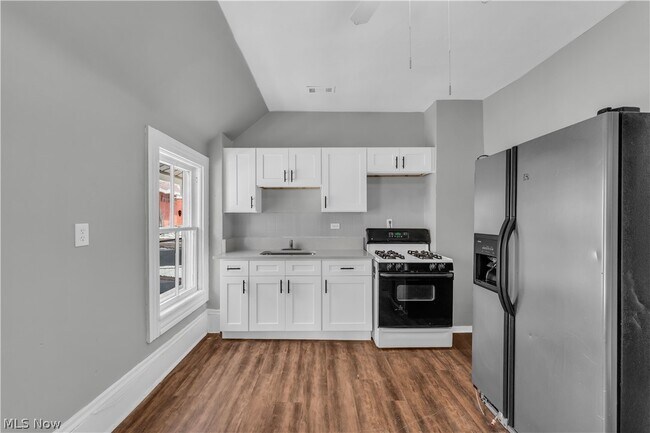 Building Photo - 3271 W 43rd St