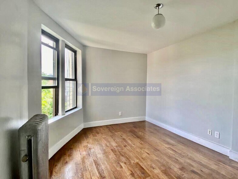 Building Photo - 25 Vermilyea Ave