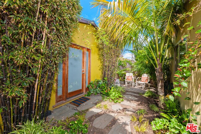 Building Photo - 3617 Maplewood Ave