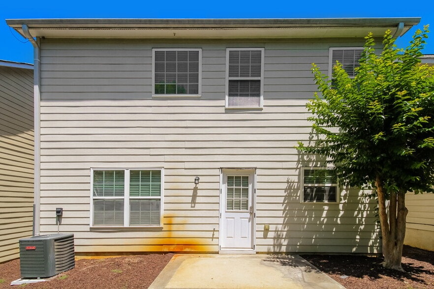 Building Photo - 2032 Appaloosa Way