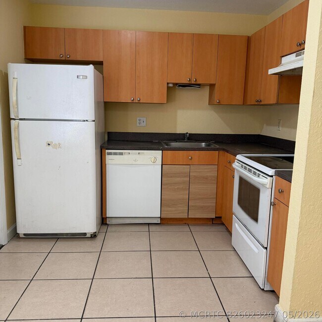 Building Photo - 4700 NW 9th Ct