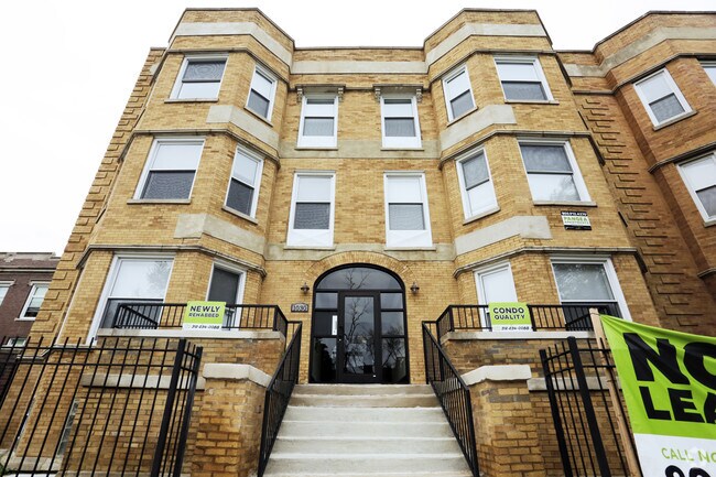 Building Photo - 1030 E 47th St