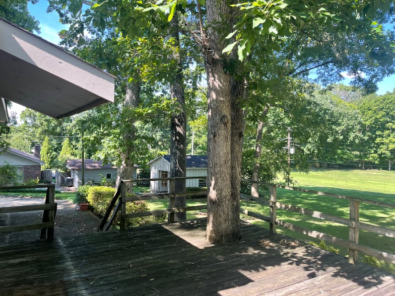 Building Photo - 2040 Alpine Dr