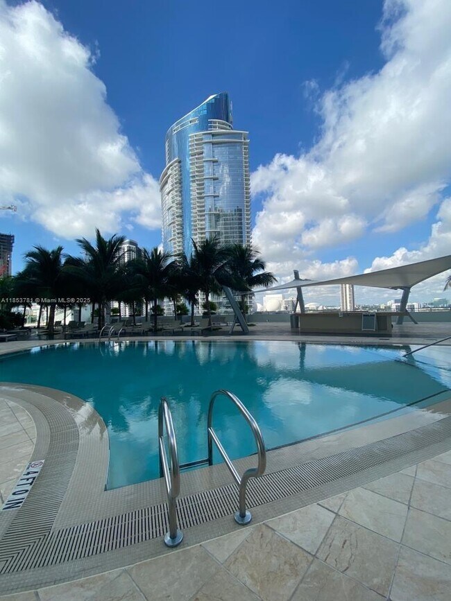 Building Photo - 900 Biscayne Blvd