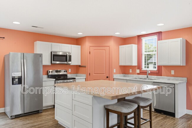 Building Photo - 3104 Husky Way