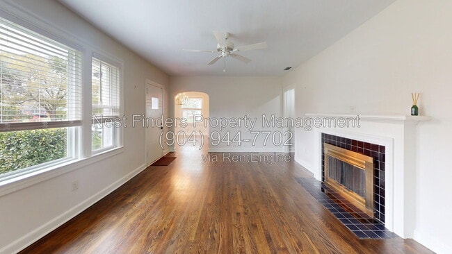 Building Photo - 2215 Larchmont Rd