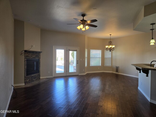 Building Photo - 6617 Cabana Del Sol Dr
