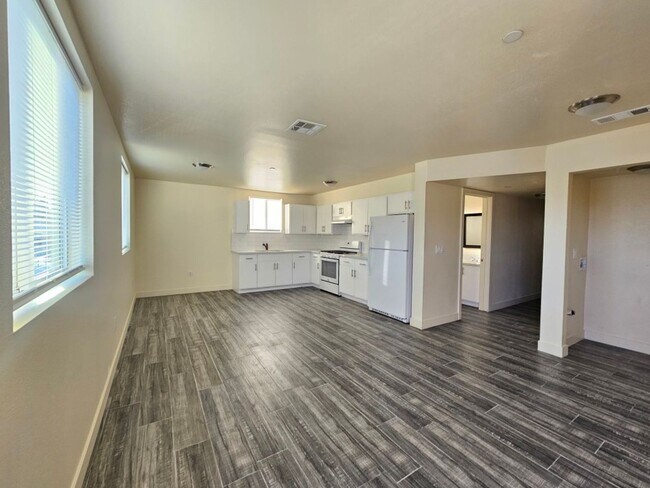 Building Photo - All Bed& Bath at 1st ,2 car Assigned Parking Space at back with access alley,tile &laminate floor...