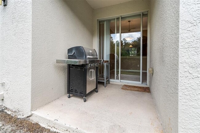 Building Photo - 2052 Park Crescent Dr